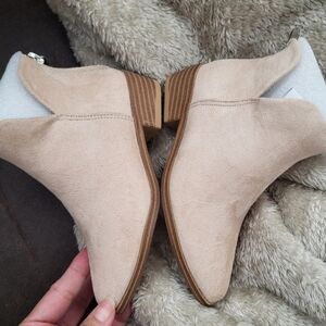 ZYB‎ Stylish Tan Kids Ankle Boots Size 9- New